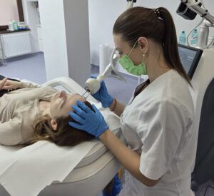 doctor la tratament cu Lase co2 clinica top skin bucuresti